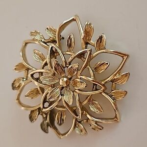 SARAH COVENTRY Goldtine Filagree Open Flower Brooch